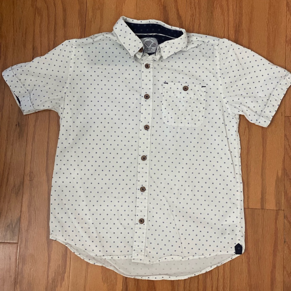 Level Ten Boys sz 10/12 Medium blue and white button down short sleeve shirt.